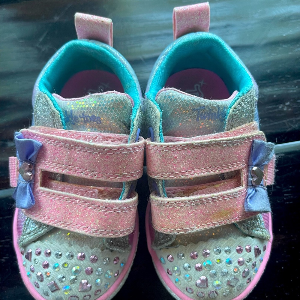 SKECHERS Twinkle Toes Shuffles 20320N Lights Sneaker, Little Girls 5M